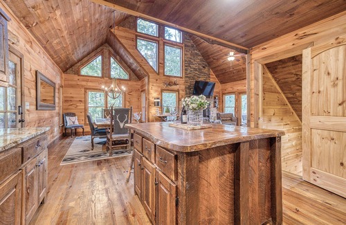 Ridgeline Vistas Cabina | Blue Ridge, Hot Tub, Mountain View, Pool Table, Arcade, Outdoor Fireplace