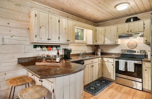 Morganton Chalet De Esquí | Blue Ridge Luxury Cabin - Views, Hot Tub & Firepit