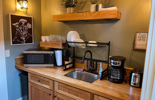 Union Mills Cabaña | Blue Ridge Mountain Cottage Hot tub, Near Asheville/Charlotte, Great View