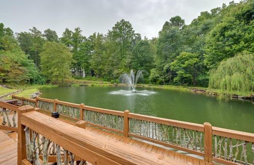 Andrews Casa | Blue Ridge Mountain-View Cabin with Hot Tub and Deck!