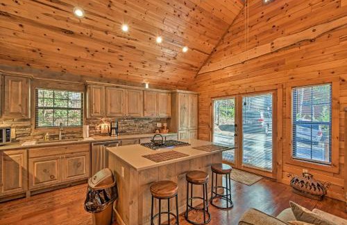 Blue Ridge Casa | Blue Ridge Mtns Creekside Cabin with Hot Tub and Pier!