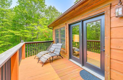Vesta Casa | Blue Ridge Mtns Retreat with Views, 1 Mi to Parkway!