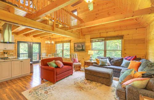 Vesta Casa | Blue Ridge Mtns Retreat with Views, 1 Mi to Parkway!