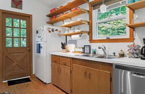 Brevard Cabina | Best Blue Ridge SUNSET VIEW in Brevard! Cabin on 12 acres, Firepit, Dogs Welcome