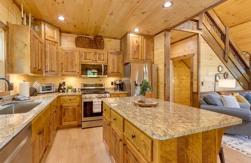Epworth Cabina | Blue Ridge Vacation Rental w/ Deck & Game Room!
