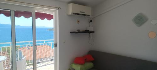 Loviste Apartamento | Blue sea blue sky