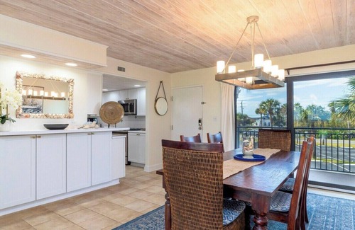 Crescent Beach Condominio | The Blue Sea Turtle at Ocean House 111