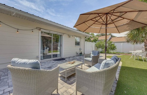 Jacksonville Cabaña | 3-BR beach bungalow w/ KING bed steps away from the sandy South Jax beach