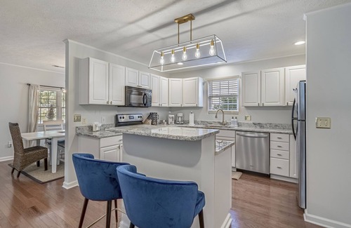 North Myrtle Beach Casa | Blue Skies - NMB Abode w/ Deck + Yard only 5 min walk to the beach!