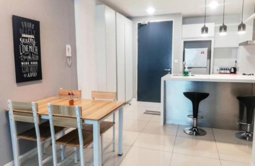 Tanjung Aru Apartamento | Blue Sky Apartment at Sutera Avenue 5-6 PAX