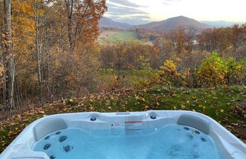 Jefferson Casa | Blue Sky Cabin - Built in 2023 this 3 bed 2,5 bath home has gorgeous views