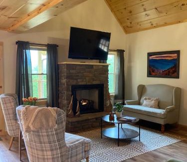 Jefferson Casa | Blue Sky Cabin - Built in 2023 this 3 bed 2,5 bath home has gorgeous views