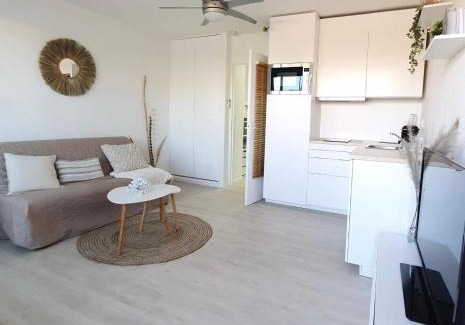 La Petite Motte Apartamento | Blue Sky La Grande Motte Studio -Pool-5min Beach -Queensizebed -WiFi