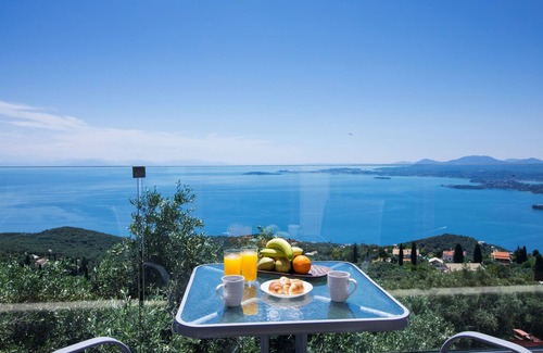 Spartylas Apartamento | Blue sky loft by Corfuescapes