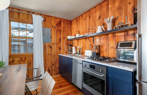 Dennis Port Cabaña | Blue Sky Retreat – Cozy, Central & Walk to Beach