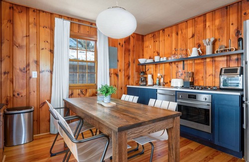 Dennis Port Cabaña | Blue Sky Retreat – Cozy, Central & Walk to Beach