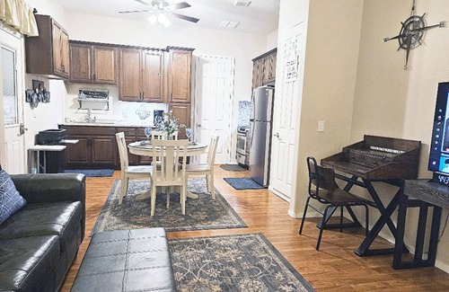 Glenmont Estates Casa | ¡Disfrute de nuestra suite familiar de huéspedes Vintage ubicada en el CORAZÓN de Goodyear Az!