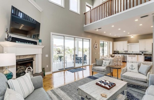 Caribbean Isle Casa | Blue Sound: Gorgeous LARGE, PRIVATE HOME in Gated Beach Community