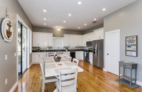 Caribbean Isle Casa | Blue Sound: Gorgeous LARGE, PRIVATE HOME in Gated Beach Community