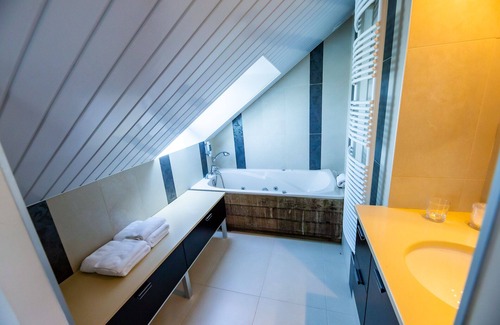 Saint-Wambert-des-Trois-Vallees Cama Y Desayuno | BLUE SPA Suite 2 pers JACCUZZI AND PRIVATE HAMMAM, breakfasts and SPA access