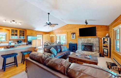 Waynesville Casa | Blue Spruce Retreat