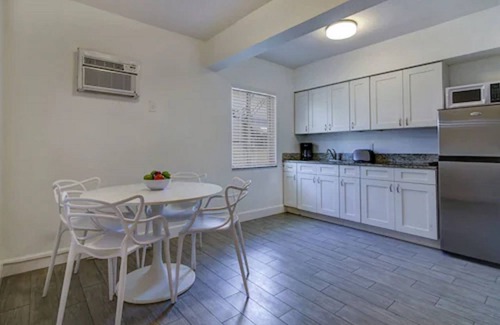 East Fort Lauderdale Hotel | Blue Strawberry by the Sea