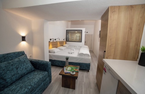 Burhaniye Cama Y Desayuno | Blue Topas Otel
