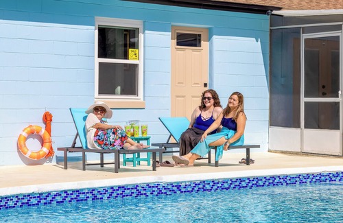 Casselberry Casa | Blue Villa- 8 PAX-Heated Pool-BBQ -Top Area. Close to Orlando’s Top Attractions.