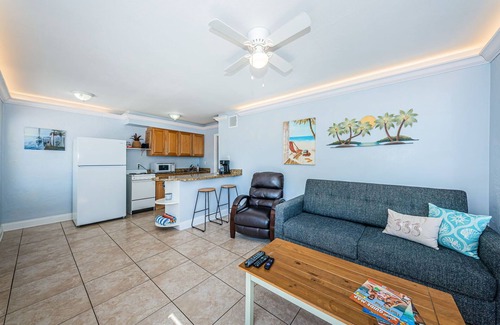 Indian Rocks Beach Apartamento | Blue Water #1 beachside ground level apt.