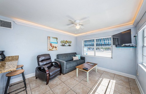 Indian Rocks Beach Apartamento | Blue Water #1 beachside ground level apt.