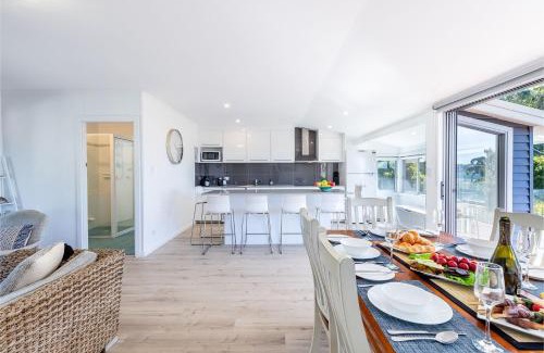 Salamander Bay Casa | Blue Waters 7 Cook St - Dog Friendly and Water Views