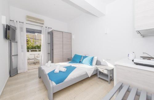 Kamari Hotel | Blue Waves Suites & Apartments