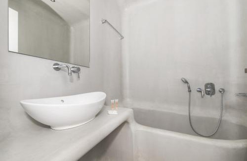 Kamari Hotel | Blue Waves Suites & Apartments