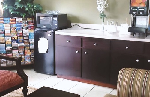 Greater Greenspoint Casa | Blue Way Inn & Suites Houston-1 King Bed Non Smoking
