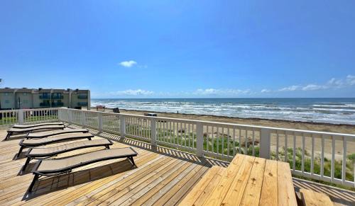 Freeport Casa | Blue Whale Beachfront Retreat