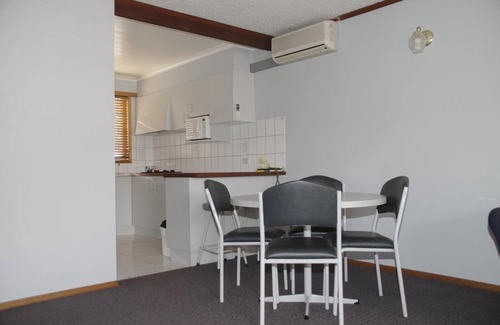 Warrnambool Hotel | Blue Whale Motor Inn & Apartments