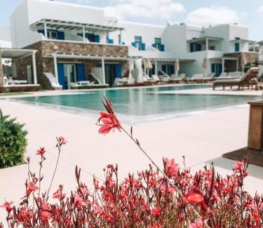 Ornos Cama Y Desayuno | Blue, White and Grey Suites