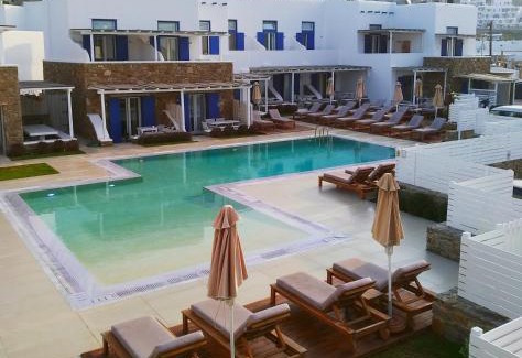 Ornos Cama Y Desayuno | Blue, White and Grey Suites