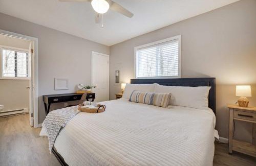 Albrightsville Casa | Blue Wolf Retreat Pool Table Cozy BBQ