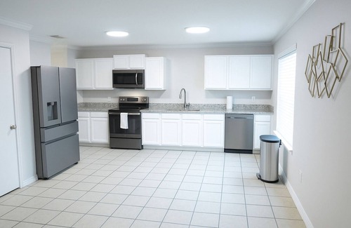 Converse Casa | Blue Yard Homes Spacious 4-bedroom house