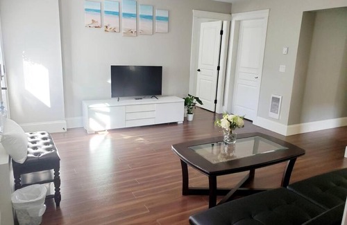 Regional District of Nanaimo Apartamento | BlueBack BeachFront 2-Bedroom Private Apartment