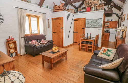 Milford Haven Cabaña | BLUEBELL COTTAGE, pet friendly, with a garden in Rosemarket