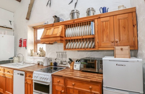Milford Haven Cabaña | BLUEBELL COTTAGE, pet friendly, with a garden in Rosemarket