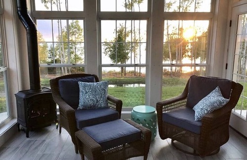Egg Harbor Casa | Bluebell Cottage: Luxury Waterfront Home with Private Pier