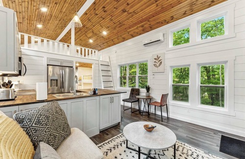Menlo Casa | Bluebell Cottage with private fire pit!