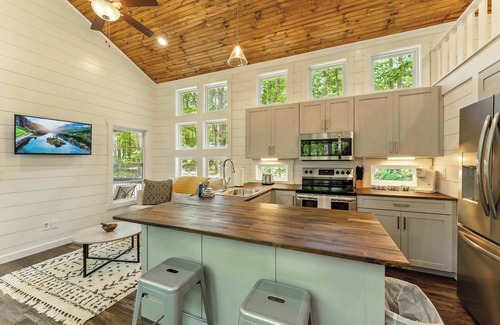 Menlo Casa | Bluebell Cottage with private fire pit!
