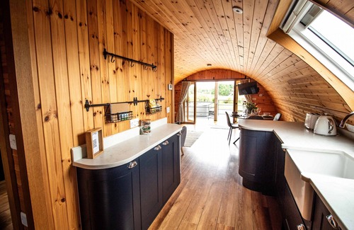 St Harmon Cabaña | Bluebell - Glamping Pod with Hot Tub Sleeping 4, Pet friendly