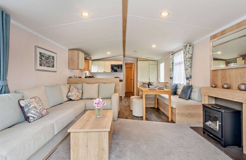 Ringwood Casa | Bluebell Holiday Home Dorset is a modern 2 bedroom, 6 berth holiday caravan