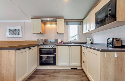 Ringwood Casa | Bluebell Holiday Home Dorset is a modern 2 bedroom, 6 berth holiday caravan