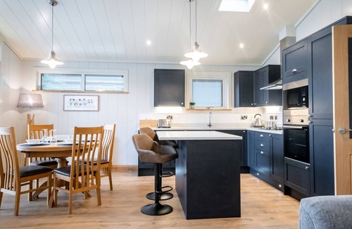 Gargrave Cabaña | BLUEBELL LODGE, family friendly, luxury holiday cottage in Gargrave